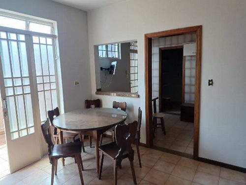 SOBRADO com 3 dormitórios, 3 banheiros e 3 vagas no bairro Vila Santa Cecilia de ASSIS, 300 m² construídos