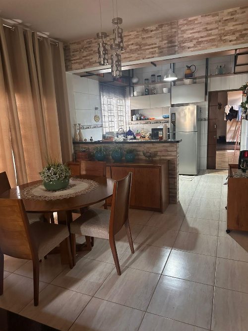 CASA com 2 dormitórios, 3 banheiros e 2 vagas no bairro Jardim Imperial (Palmital-sp) de PALMITAL, 137 m² construídos