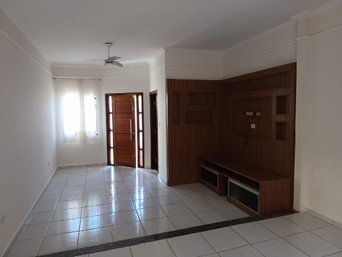 CASA com 3 dormitórios, 2 banheiros e 2 vagas no bairro Jd. Monte Carlos de ASSIS, 210 m² construídos