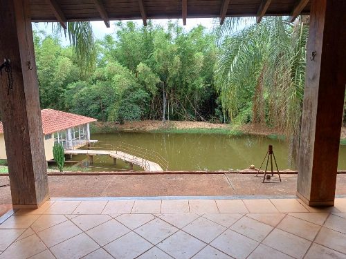 CHÁCARA com 3 dormitórios, 3 banheiros e 5 vagas no bairro Vila Palhares de ASSIS, 280 m² construídos