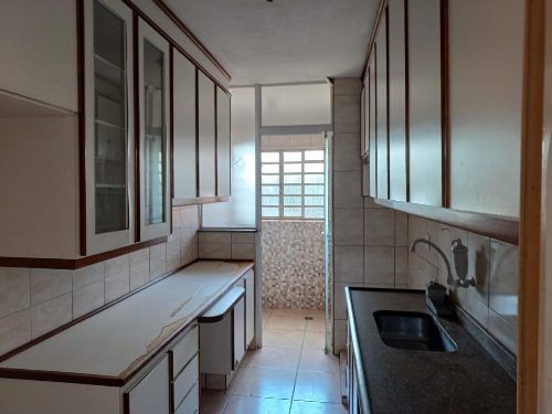 APARTAMENTO com 3 dormitórios, 2 banheiros e 2 vagas no bairro Vila Ouro Verde de ASSIS, 65 m² construídos