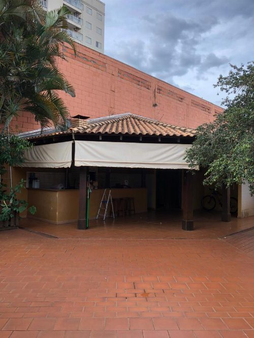 CASA com 3 dormitórios, 4 banheiros e 2 vagas no bairro Jardim Europa de ASSIS, 360 m² construídos
